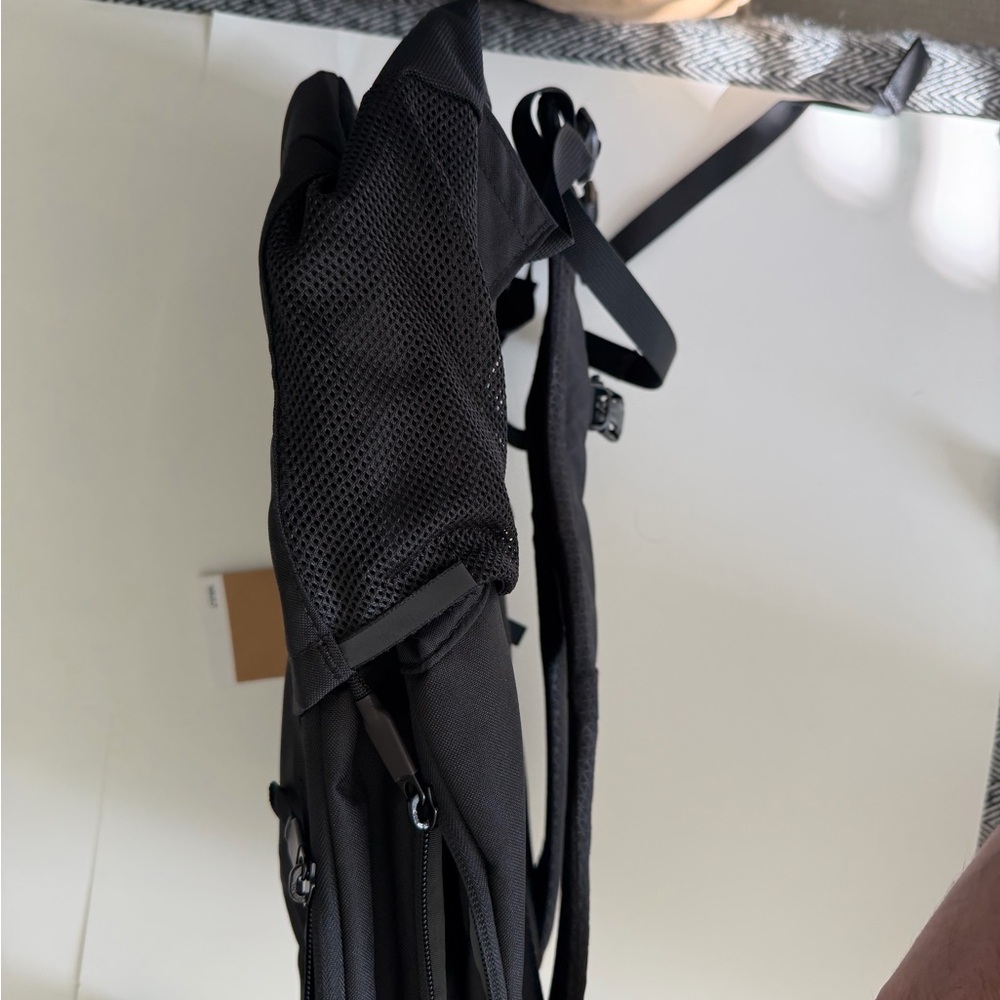 Brand new The North Face Vault Black Backpack - Picture 7 of 8